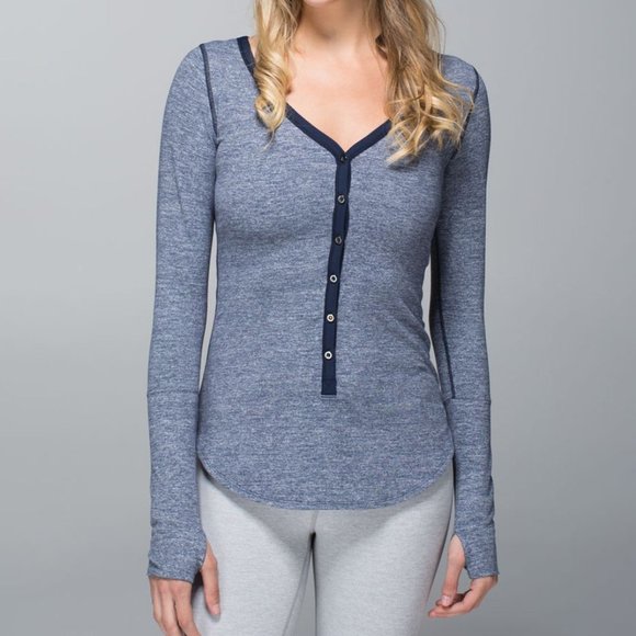 Size 6 - Lululemon Awesoma Henley - Picture 1 of 2